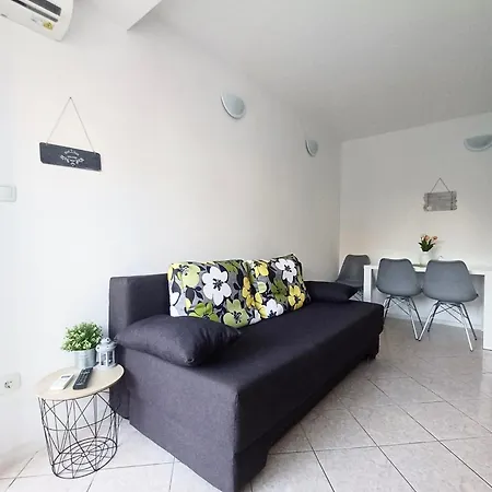 Apartment Cute Near The *